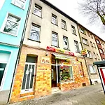 'die Welle', Netflix, Sonos, Zentral Nahe Helios Klinik Und Messe Duesseldorf דירה קרפלד