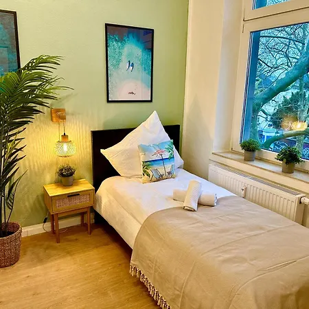 'die Welle', Netflix, Sonos, Zentral Nahe Helios Klinik Und Messe Duesseldorf *