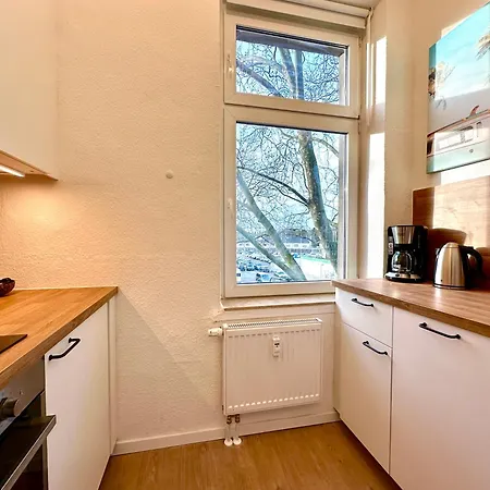 'die Welle', Netflix, Sonos, Zentral Nahe Helios Klinik Und Messe Duesseldorf Krefeld