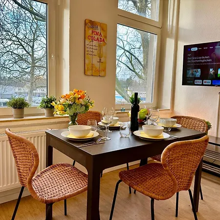 'die Welle', Netflix, Sonos, Zentral Nahe Helios Klinik Und Messe Duesseldorf *