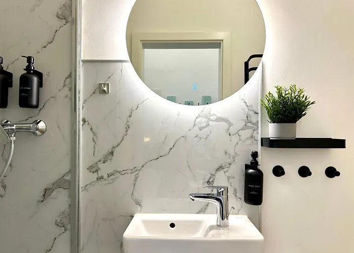 'die Welle', Netflix, Sonos, Zentral Nahe Helios Klinik Und Messe Duesseldorf *