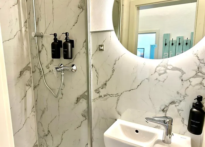 'die Welle', Netflix, Sonos, Zentral Nahe Helios Klinik Und Messe Duesseldorf *