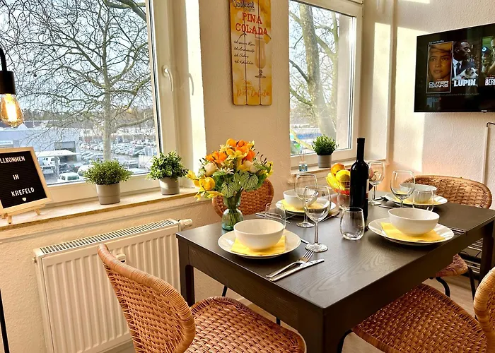 'die Welle', Netflix, Sonos, Zentral Nahe Helios Klinik Und Messe Duesseldorf *